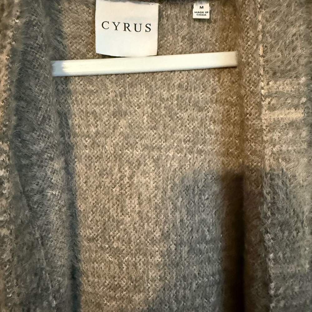 Cyrus Women’s Cardigan Hooded: Size M - Picture 2 of 4